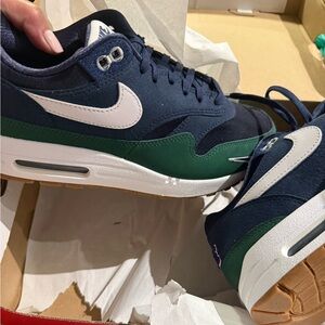 Nike Men's Navy and Forest Green Sneakers